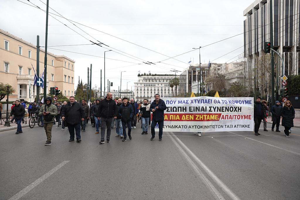 Δικαστικές και κοινωνικές εντάσεις: Από τα Τέμπη ως τις απεργίες ταξί