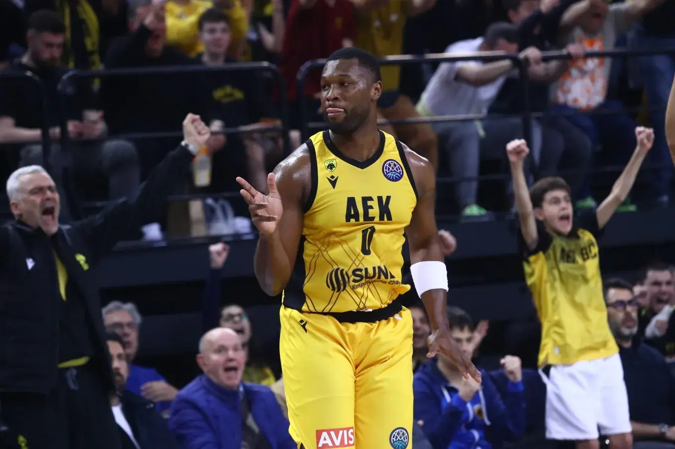 Σημαντικές Πολιτικές Εξελίξεις και Αθλητικά Νέα: Ολυμπιακός, ΑΕΚ και Δικαστήρια