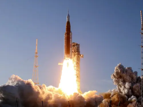 Το Πανεπιστήμιο Πατρών και η Εξερεύνηση της Σελήνης: Νέες Πολιτικές Στρατηγικές