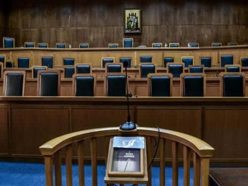 Δικαστικές εξελίξεις και πολιτική αναταραχή: Το φθινόπωρο του Μαξίμου