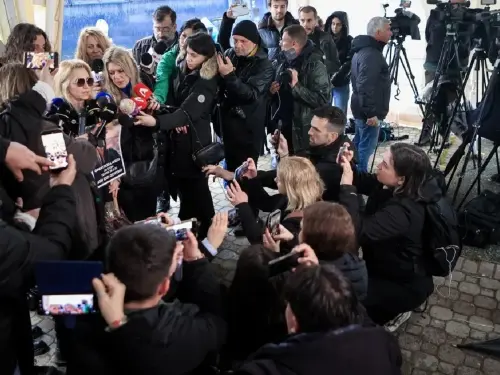 Αναβολή δίκης Τεμπών: Οργισμένες αντιδράσεις από τους συγγενείς των θυμάτων