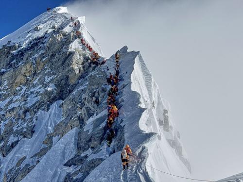 Σημαντικές Πολιτικές Εξελίξεις: Από το Έβερεστ μέχρι τον Τραμπ