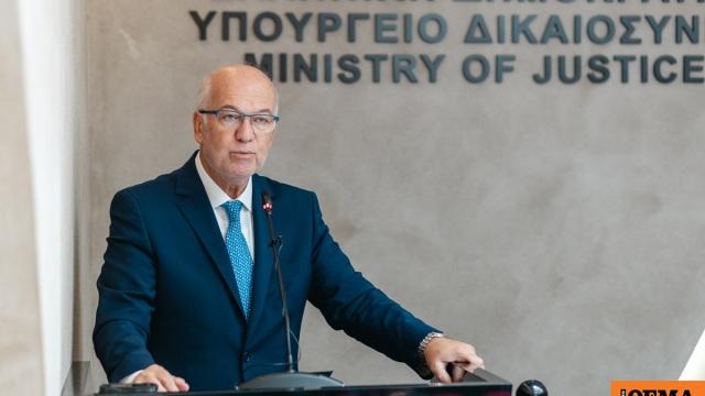 Δυναμικές Πολιτικές Εξελίξεις: Συνταγματική Αναθεώρηση και Υγειονομικά Θέματα