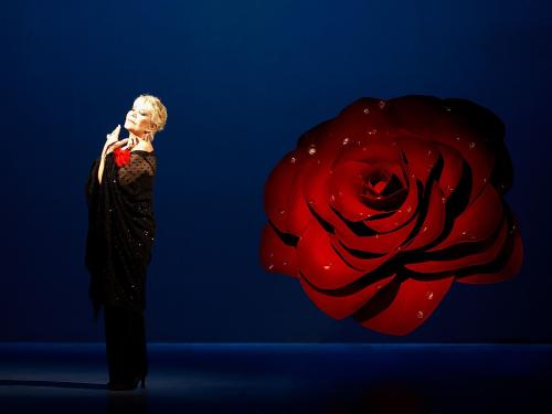 Η Μαρινέλλα: Μια Ζωή Πλημμυρισμένη από Μουσική και Συναισθήματα