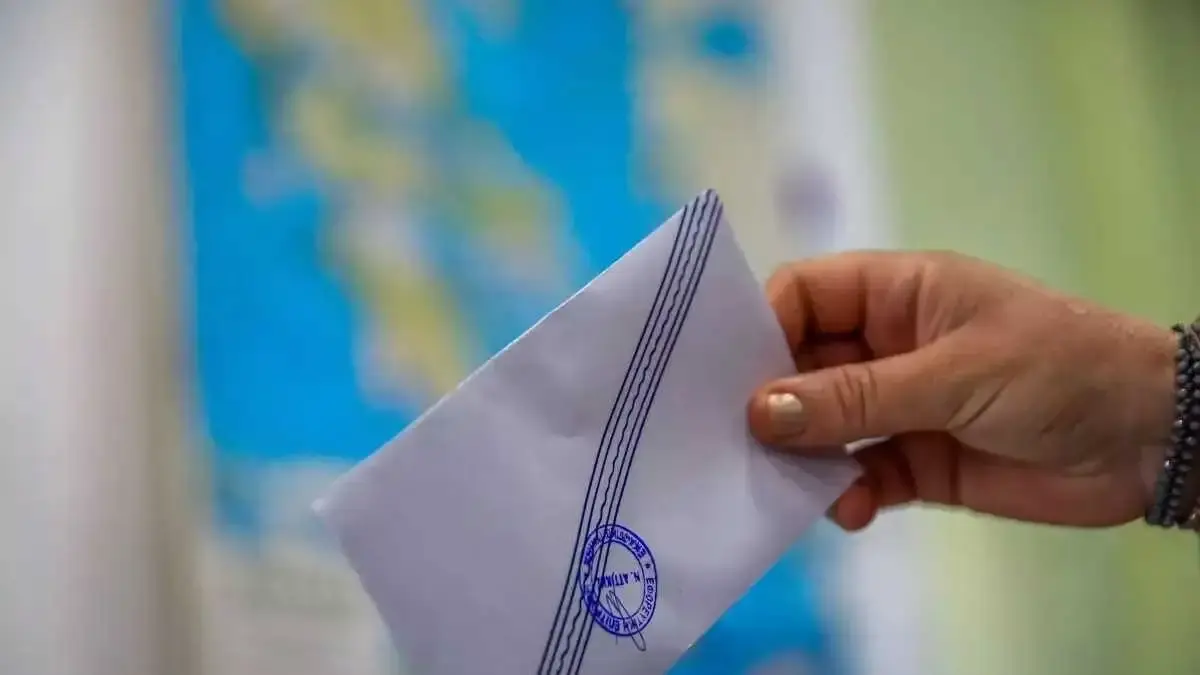 ΝΔ και ΠΑΣΟΚ κερδίζουν έδαφος εν μέσω των κρίσεων στο Ιράν