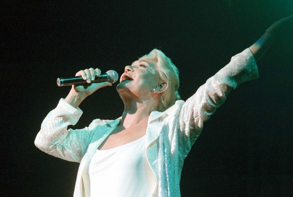 Μαρινέλλα: Το ύστατο αντίο στην εμβληματική ερμηνεύτρια της Ελλάδας