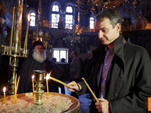 Πολιτικές εξελίξεις: Από το Πάσχα μέχρι τα social media