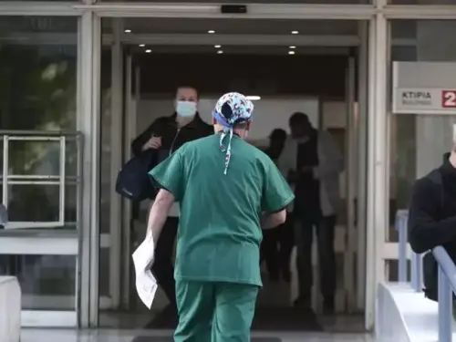Σοβαρές πολιτικές εξελίξεις: Σάλος με φακελάκι και επιχείρηση της ΕΛ.ΑΣ. στην Κρήτη