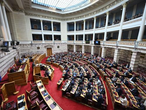 Συζητήσεις στην Ολομέλεια: Το Νομοσχέδιο του Υπουργείου Παιδείας και η Αντίκρουση της Αντιπολίτευσης