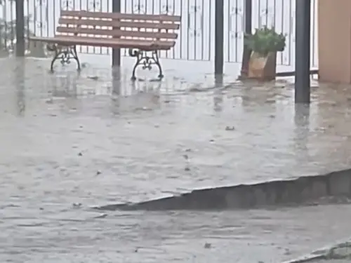 Ραγδαίες πολιτικές εξελίξεις και φυσικές καταστροφές στη χώρα