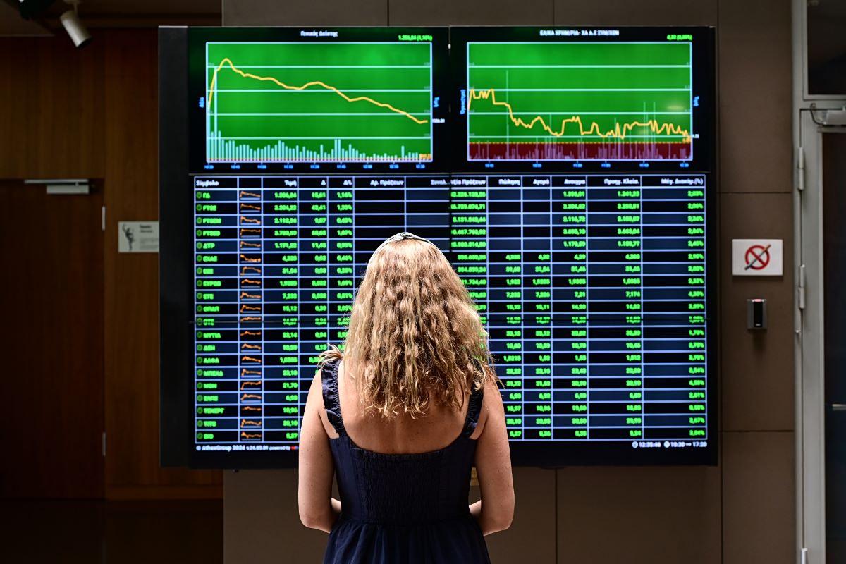 Αύξηση τιμών και πολιτικές εξελίξεις: Τι να περιμένουμε τον Απρίλιο