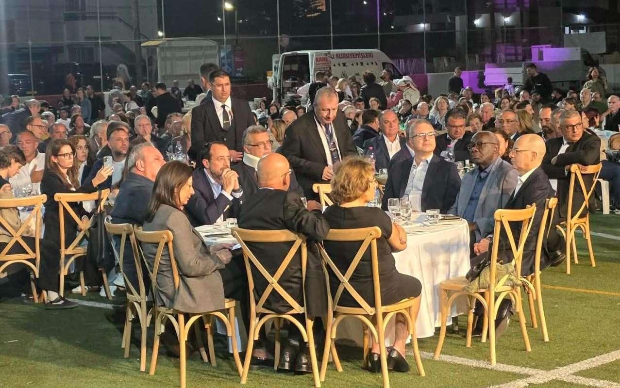 Ειρηνικά μηνύματα και πολιτικές εξελίξεις στην Κύπρο