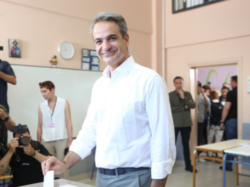 Ευρωεκλογές 2024: Μαζί με τον γιο του Κωνσταντίνο ψήφισε ο Κυριάκος Μητσοτάκης