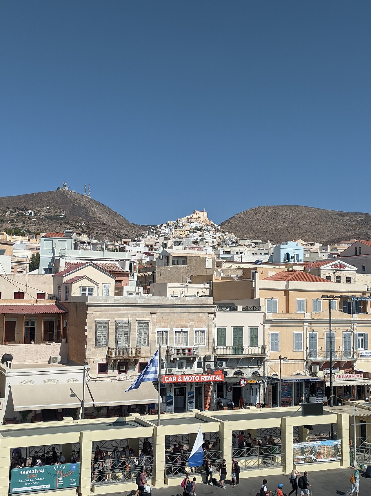 Σημαντικές πολιτικές εξελίξεις: Θάνατος διασώστριας και εγκληματικότητα στη Σύρο