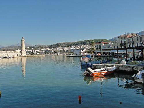 Σοκαριστικές Πολιτικές Εξελίξεις: Από Τροχαία Δυστυχήματα έως Σκάνδαλα