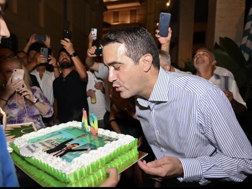 Λαμπερά Γενέθλια για τον Μιχάλη Κατρίνη - Μια Βραδιά Ενότητας