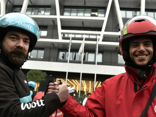 Απεργία διανομέων την ημέρα του τελικού: Μάχη για δικαιώματα και αυξήσεις