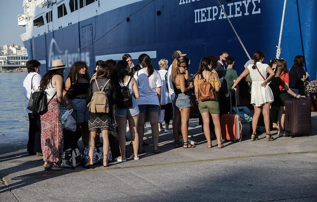 Η Πολυτέλεια των Διακοπών στην Ελλάδα: Μια Διχασμένη Εικόνα