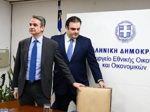 Η κυβέρνηση Μητσοτάκη υπό την πίεση της ακρίβειας και των κοινωνικών ανισοτήτων