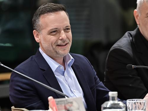 Σημαντικές πολιτικές εξελίξεις στο ΠαΣοΚ και κόντρες στην κυβερνητική σκηνή