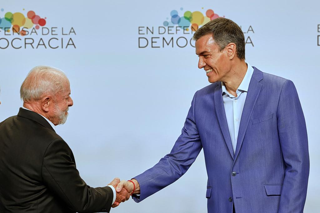 Σημαντικές Πολιτικές Εξελίξεις: ΗΠΑ, Ιράν και Ευρώπη σε Κρίσιμες Στιγμές