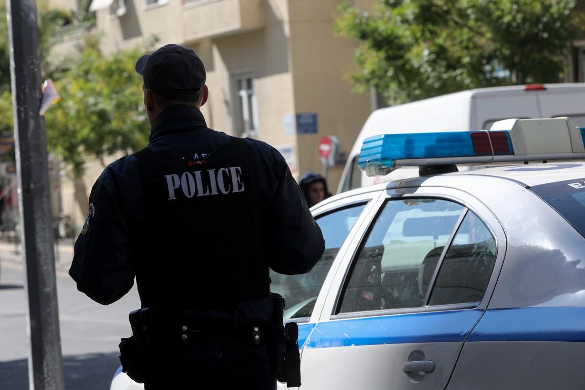 Ηρωισμός στην πράξη: Αστυνομικοί αποτρέπουν αυτοκτονία στον Πειραιά