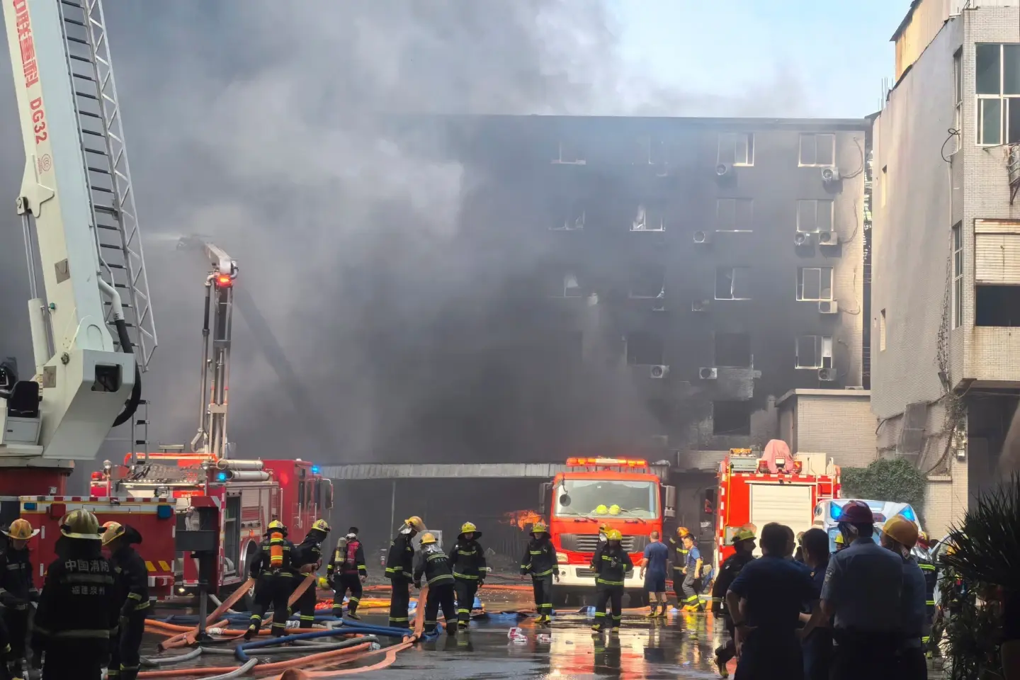 Σημαντικές Πολιτικές Εξελίξεις: Από το Μουντιάλ έως τις διεθνείς εντάσεις