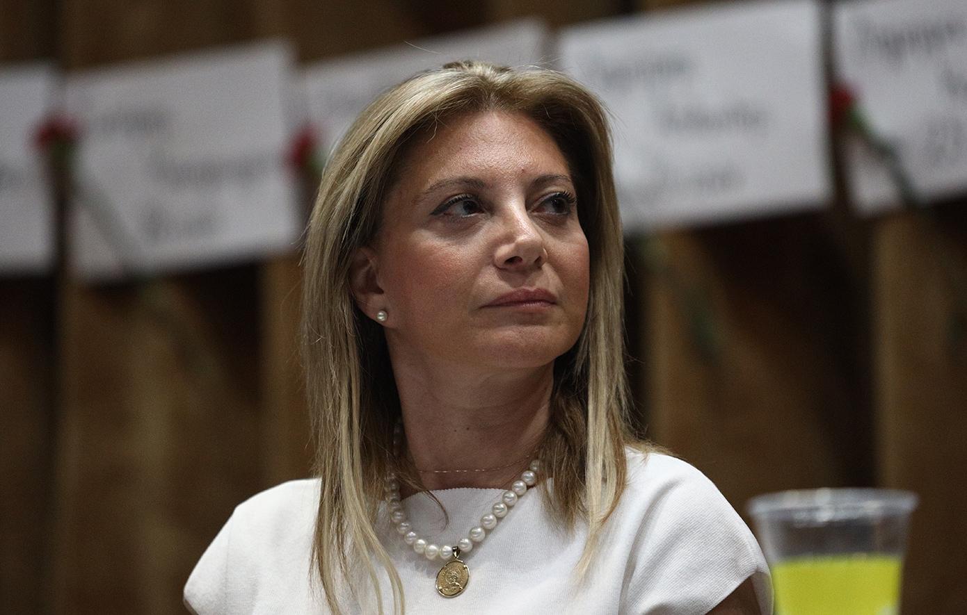 Δραματικές εξελίξεις στην πολιτική σκηνή: Φωτιές και εσωκομματικές αναταράξεις