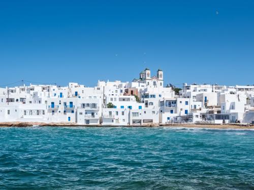 Η Πάρος και η πρόκληση του υπερτουρισμού: Μάχη για την αυθεντικότητα