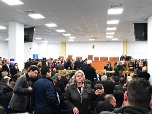 Συνεχιζόμενη ένταση στη δίκη των Τεμπών: Προβλήματα και αντιπαραθέσεις