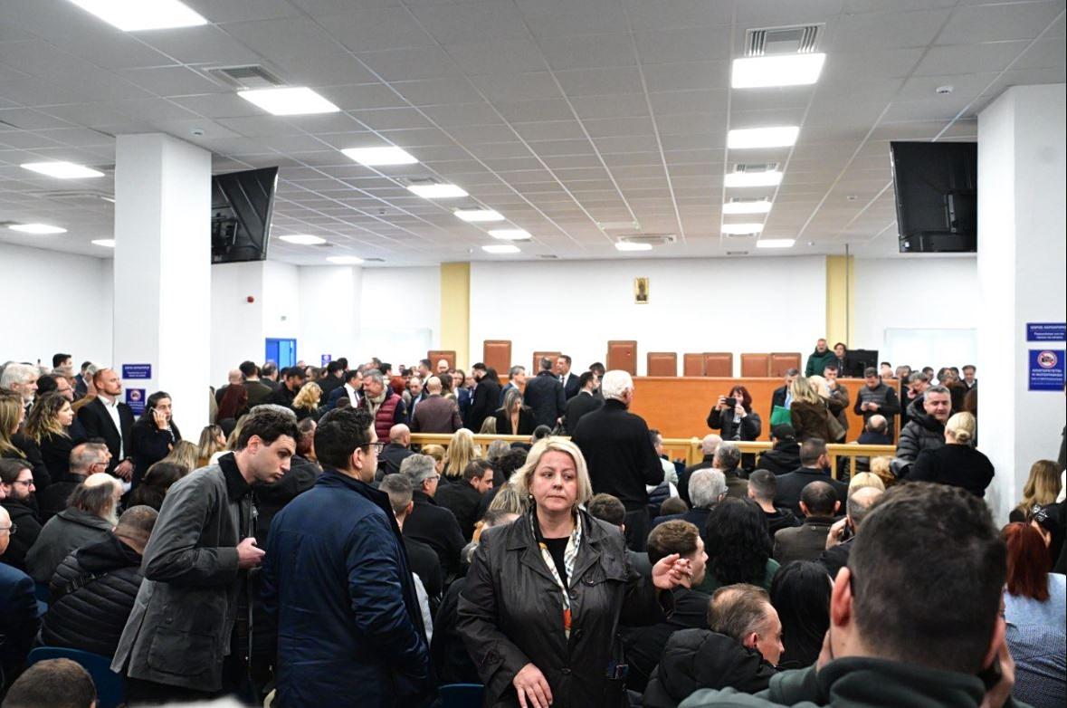 Συνεχιζόμενη ένταση στη δίκη των Τεμπών: Προβλήματα και αντιπαραθέσεις