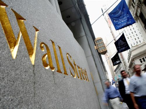 Σημαντικές Πολιτικές Εξελίξεις: Κατώτατος Μισθός και Αγορές σε Κρίση