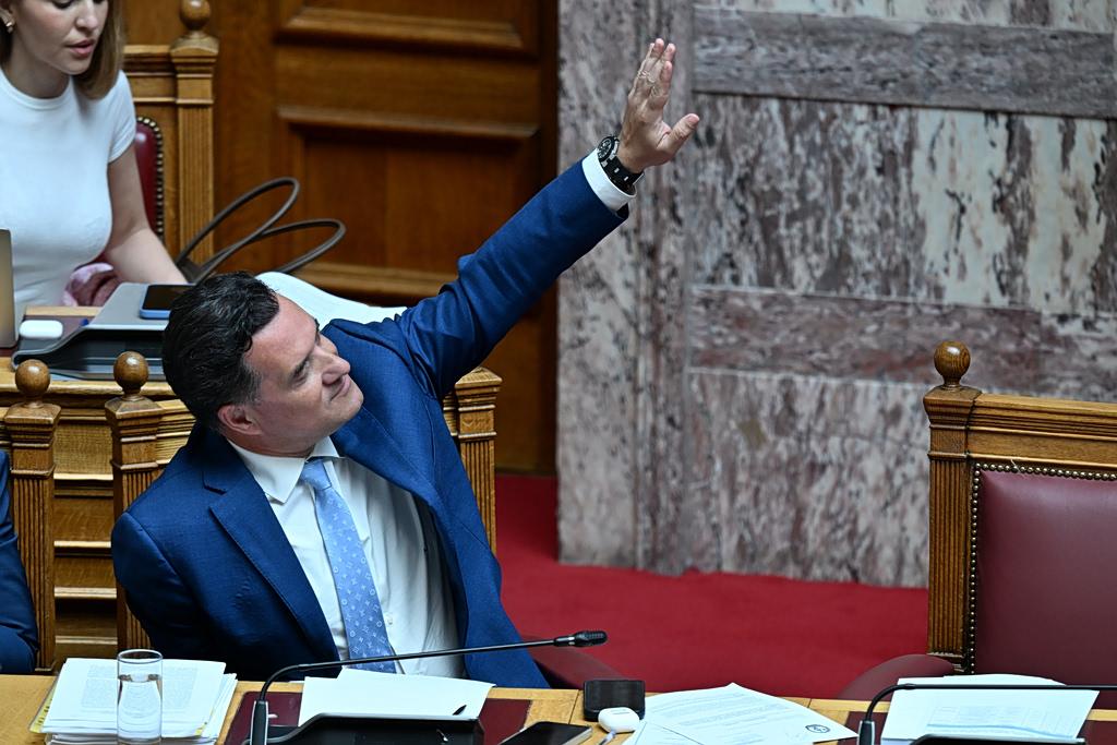 Σημαντικές πολιτικές εξελίξεις και εντάσεις στη Βουλή