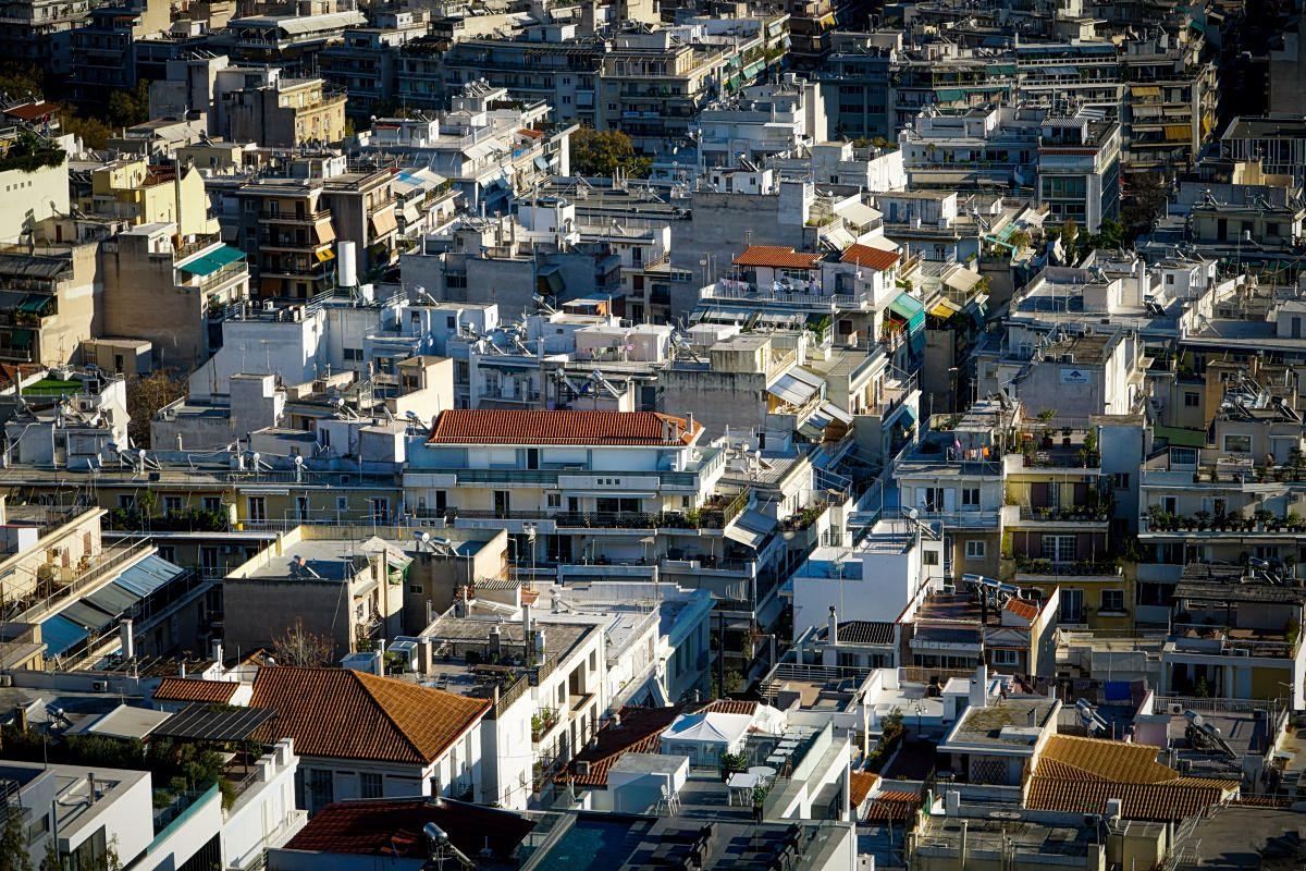 Ανατροπές και προειδοποιήσεις: Πολιτική και κοινωνία υπό καταιγίδα