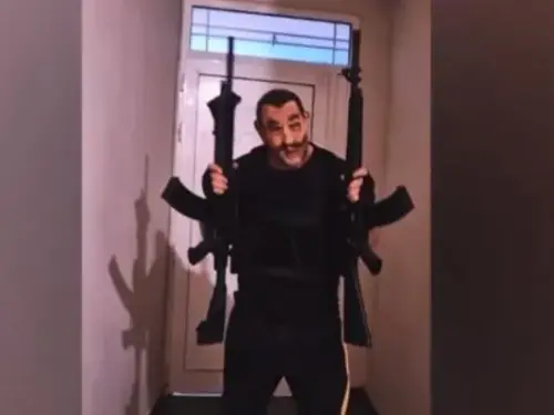 Νέα Δίκη για τον Άνδρα με το Οπλοστάσιο στην Πάτρα: Το Βαρύ Παρελθόν του