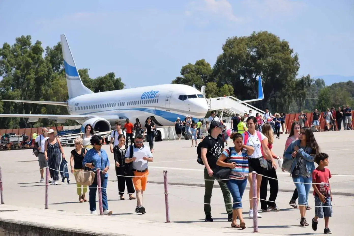 Εξελίξεις στο Υπουργείο Παιδείας και καταγγελίες για υπέρογκα κόμιστρα