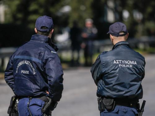 Σημαντικές πολιτικές εξελίξεις: Από τη φωταγώγηση της Βουλής μέχρι συλλήψεις για ναρκωτικά
