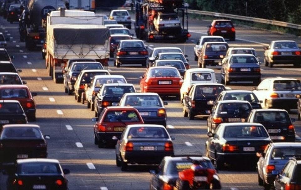 Καλοκαίρι στην Ελλάδα: Πολιτική επικαιρότητα και κοινωνικά φαινόμενα