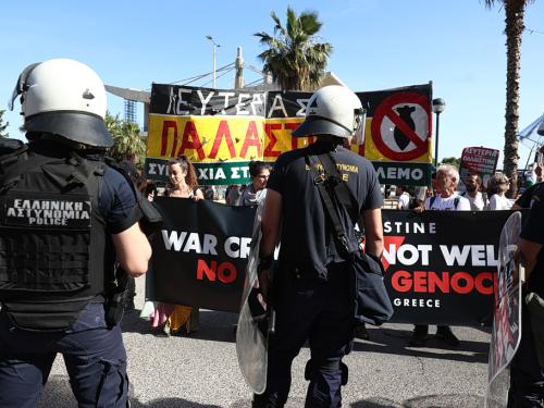 Έκρυθμη κατάσταση στο λιμάνι του Πειραιά κατά την άφιξη κρουαζιερόπλοιου από το Ισραήλ