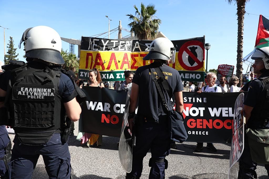 Έκρυθμη κατάσταση στο λιμάνι του Πειραιά κατά την άφιξη κρουαζιερόπλοιου από το Ισραήλ