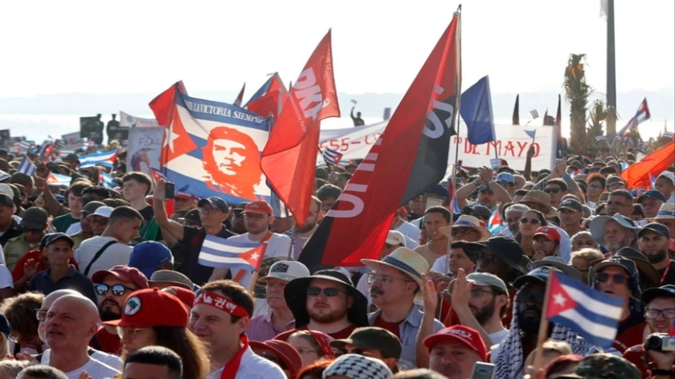 Κούβα: Μια Επανάσταση Στο Στόχαστρο της Ιστορίας