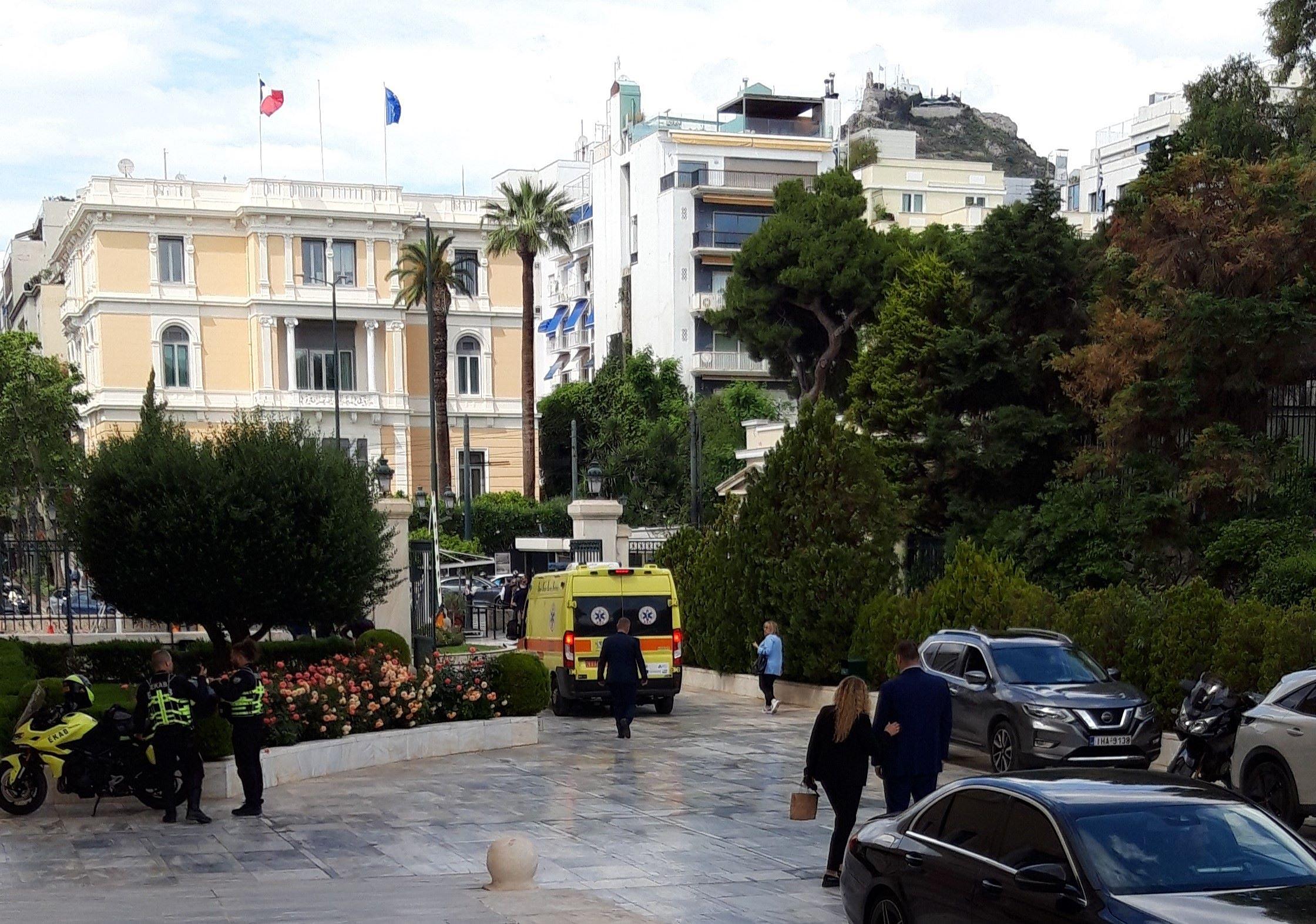 Πολιτικές εξελίξεις: Χιούμορ Τσίπρα και ασφυκτική κατάσταση στη Βουλή