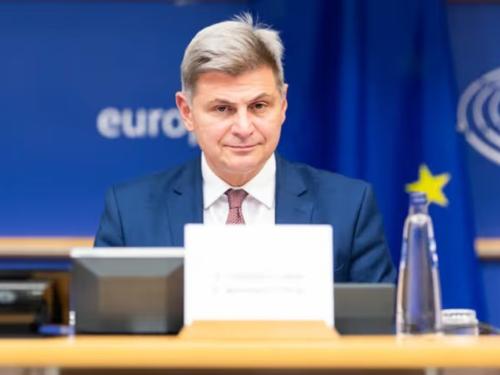 Σφοδρές Πολιτικές Αντιπαραθέσεις και Δημόσιες Αποκαλύψεις στη Βουλή