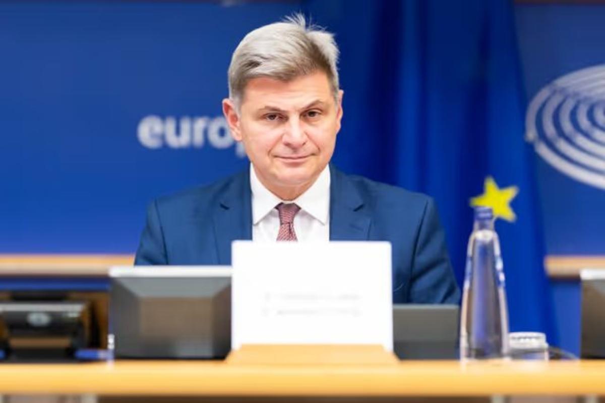 Σφοδρές Πολιτικές Αντιπαραθέσεις και Δημόσιες Αποκαλύψεις στη Βουλή