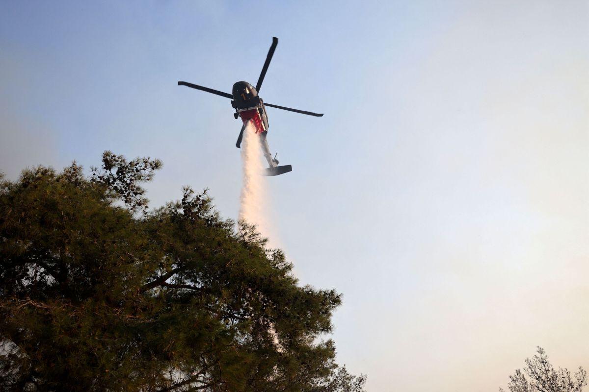 Συναγερμός για φωτιές στη Φθιώτιδα και τα Μέθανα: Ανθρωπιστική κρίση σε εξέλιξη