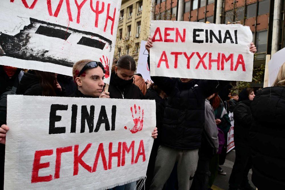 Το φάσμα των Τεμπών και η πολιτική πίεση στην κυβέρνηση