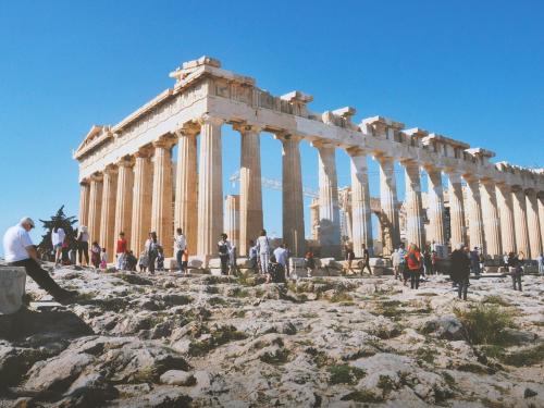 Προοπτικές και Προκλήσεις στην Ελληνική Οικονομία: Το Νέο Πυροσβεστικό Πακέτο