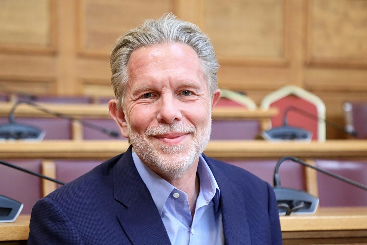 Η πολιτική σκηνή αναταράσσεται: Γερουλάνος και Μητσοτάκης σε αντιπαράθεση