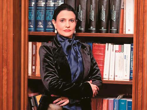Δραματικές Πολιτικές Εξελίξεις: Εξετάσεις και Αλλαγές στον Πολιτικό Χάρτη