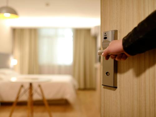 ΣΥΡΙΖΑ: Πολιτική αναταραχή μετά τις παραιτήσεις και οι προκλήσεις για το μέλλον